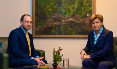 "Boz kardinal" Trampın komandasını tərk edir 
