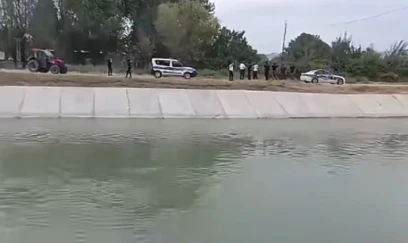 Ağdaşda VAZ su kanalına düşdü 