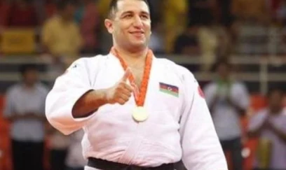 İlham Zəkiyev 10-cu dəfə Avropa çempionu oldu 