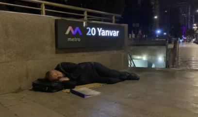 Bakıda müəllim küçədə yatdı, hər şeyi oğurlandı