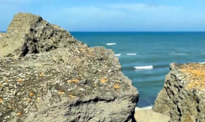 Dənizlə qayanın min illik sevgisinə kimlər beton tökür? – VIDEO