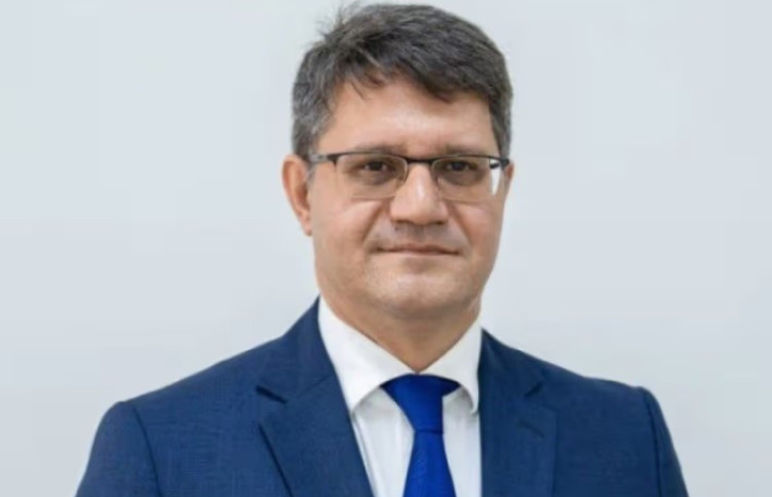Nazir müşavirini İŞDƏN ÇIXARDI