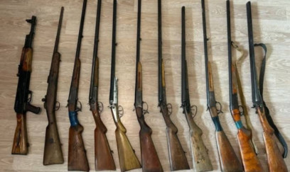 2 avtomat, 13 tüfəng aşkarlandı 