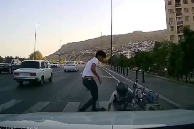 Bibiheybət yolunda qəza - Son anda həyatda qaldılar - VIDEO