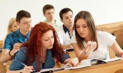 Ana və iki övladı eyni vaxtda tələbə oldu 