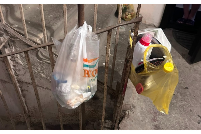 Əhmədlidə sakinlərin zibil problemi: Birinci mərtəbəyə zibil atılır- FOTO