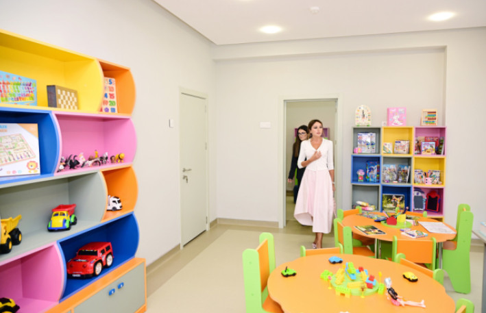 Mehriban Əliyeva Bakıda yeni körpələr evi-uşaq bağçasının açılışında - FOTOLAR
