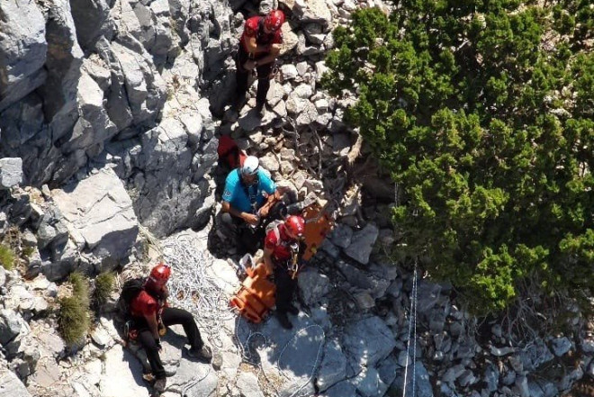 Paraşütçülər uçuş zamanı qəzaya düşüb, iki nəfər ölüb 