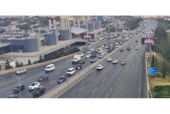 Paytaxtın bəzi küçələrində sıxlıq var 