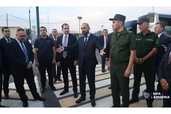 Mirzoyan xarici səfirləri Türkiyə sərhədinə apardı 