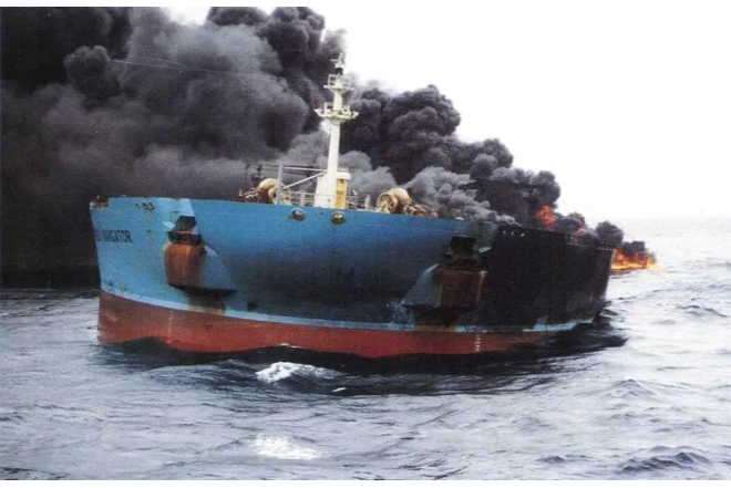 Hörmüzdə supertanker minaya düşdü 