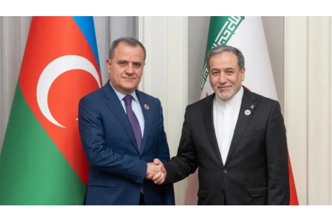 Baş diplomat Əraqçi ilə görüşdü 