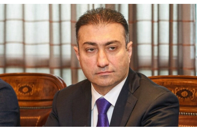 Anar Bayramov Vüqar Qurbanovun qohumunu işdən çıxardı