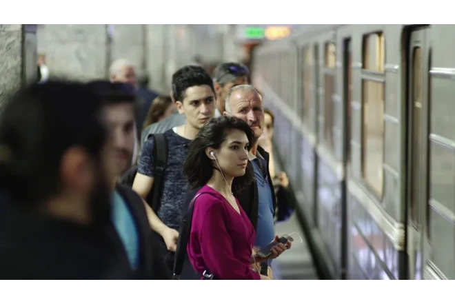 Metroya minənlərin sayı AZALDI 