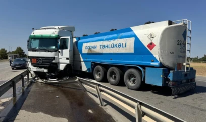 Yanacaq daşıyan avtomobil qəza törətdi 