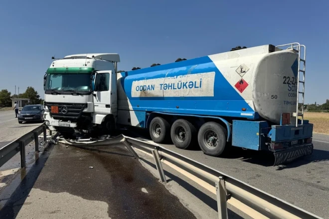 Yanacaq daşıyan avtomobil qəza törətdi 