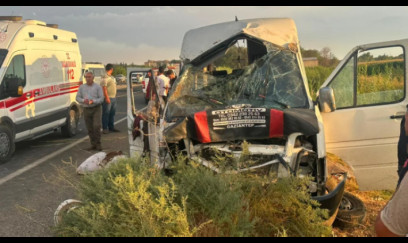 Türkiyədə mikroavtobus su kanalına aşıb, 15 nəfər xəsarət alıb