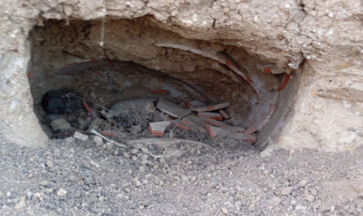 Yol tikintisi zamanı minilliklər əvvələ aid saxsı qablar tapıldı - FOTOLAR