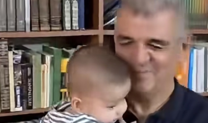 Deputat nəvəsi ilə kitabxanada: “Kitablar yaddaşa həkk olunur” -VİDEO