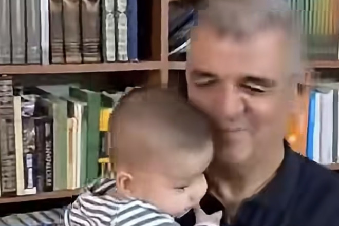 Deputat nəvəsi ilə kitabxanada: “Kitablar yaddaşa həkk olunur” -VİDEO