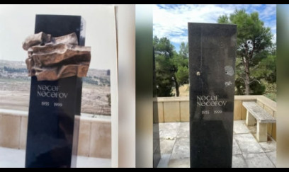 Nəcəf Nəcəfovun məzarından bürünc barelyef oğurlandı 
