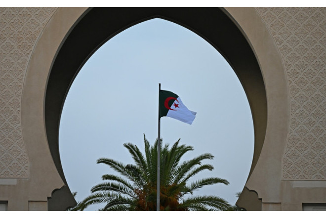 Əlcəzair BƏƏ ilə diplomatik əlaqələrini kəsdi 