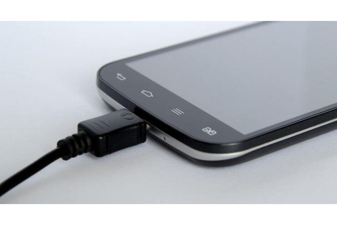 Telefonu gecə şarjda saxlamaq təhlükəlidirmi? 