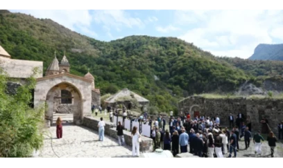 Xarici diplomatlar Gəncəsər Monastırında - YENİLƏNDİ/FOTOLAR
