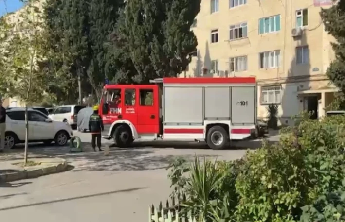 Badamdarda yaşayış binasında partlayış, xəsarət alan var