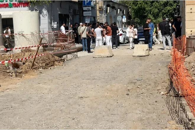 Həsən Əliyev küçəsində müvəqqəti keçid yaradıldı - Tələbələr üçün