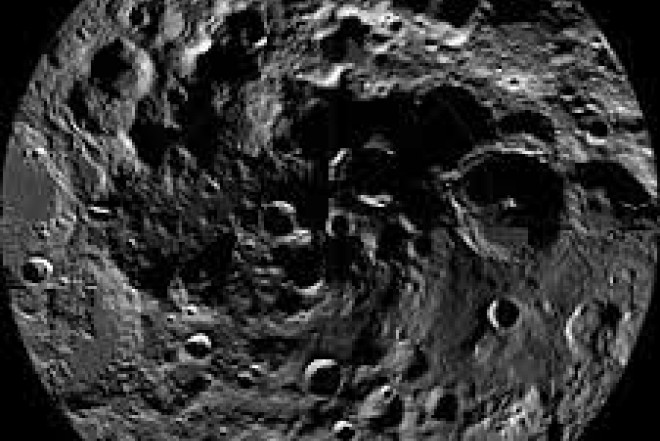 Ayda əvvəllər görünməyən nəhəng krater aşkarlandı 
