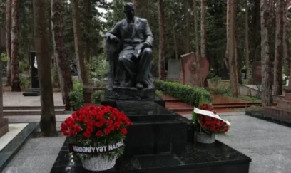 Üzeyir bəyin məzarı ziyarət edildi