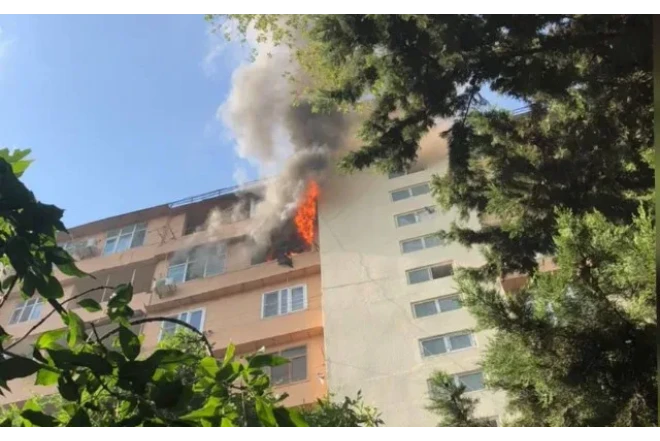 Bakıda yaşayış binasında yanğın - VİDEO- YENİLƏNDİ