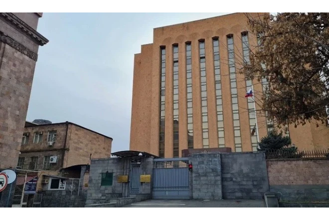 İrəvanda Putinə qarşı aksiya başladı 