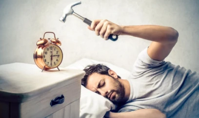 8 saatdan çox yatmaq adamı qocaldır 