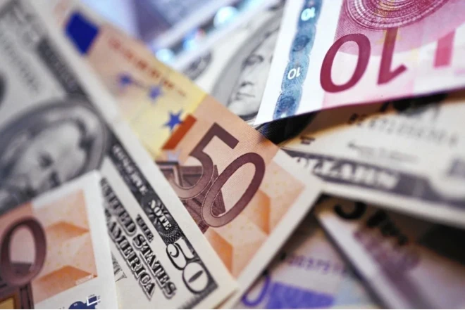 Dollar almaq istəyənlərin NƏZƏRİNƏ!