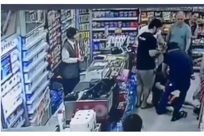 Autizm​li övladının qarşısında qadını döyən şəxs HƏBS OLUNDU