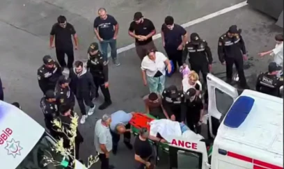 Bakıda bədbəxt hadisə: Nəhəng monitor qadının üstünə aşdı - VİDEO