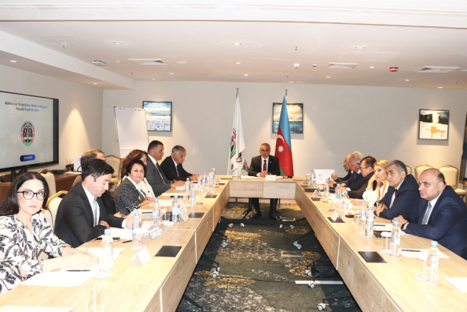 Üç vəkil cəzalandırıldı, ikisinə xəbərdarlıq olundu