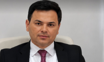 Vəzifəsindən azad edildi - Həkimin oğlunun şikayətindən sonra