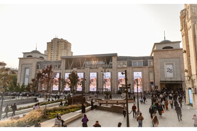 “28 Mall”un qarşısında skuterdən yıxılmışdı, öldü 