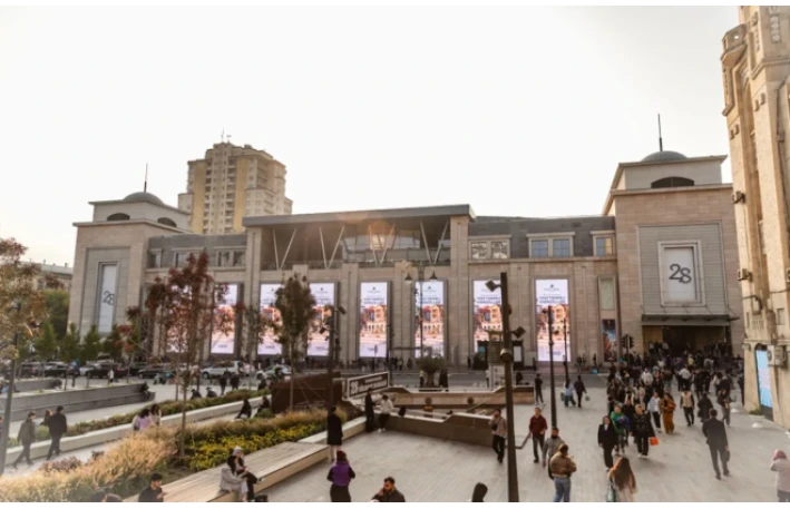 “28 Mall”un qarşısında skuterdən yıxılmışdı, öldü 