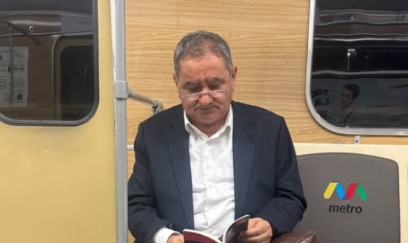 Etibar Əliyev metroda kitab oxudu: “Hegeli də oxuyub başa düşmək olar”