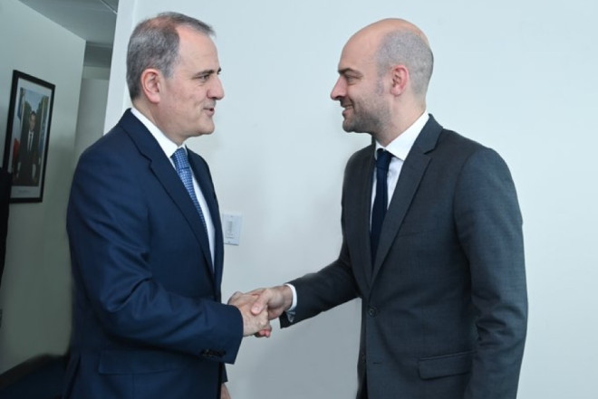 Ceyhun Bayramov Fransanın XİN rəhbəri ilə görüşüb 