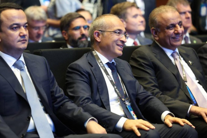 Dövlət rəsmiləri Bakıda forumda - Fotolar 