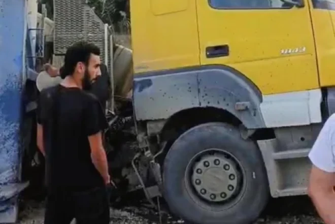 Siyəzəndə qumla dolu yük maşını aşdı - FOTO