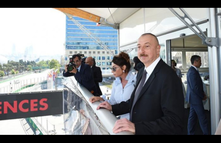 Prezident və ailəsi Formula-1 yarışını izləyirlər 