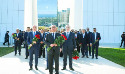 ANAMA sədri və agentlik əməkdaşları Zəfər abidəsini ziyarət ediblər 