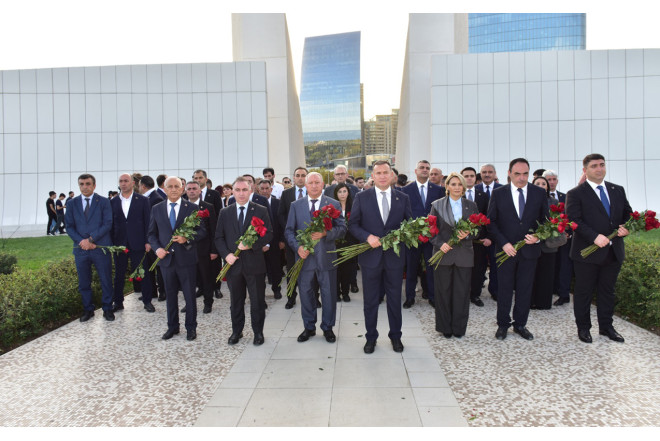 AHİK üzvləri şəhidlərimizi andılar 