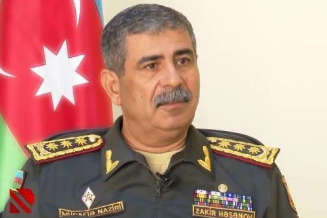 Müdafiə naziri Zəfər abidəsini ziyarət etdi 